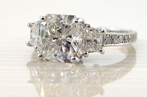 Style# So877 Radiant w/ Brilliant Trapezoids, Pave Shank